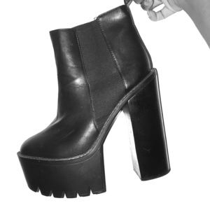 Platform chunky heel boot